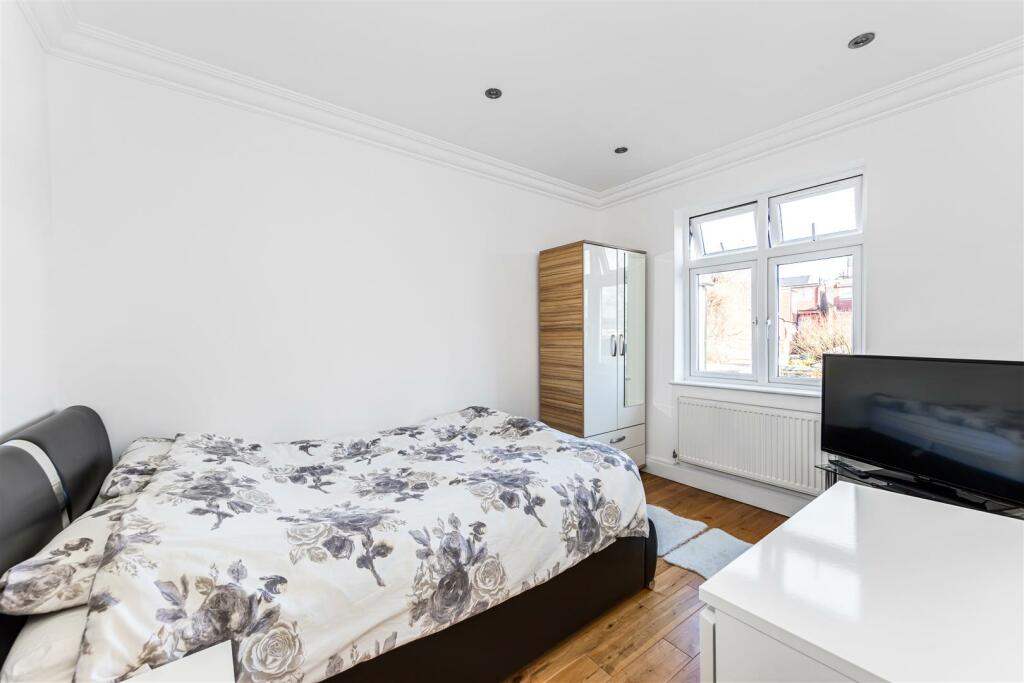 Shortlands Road, E10