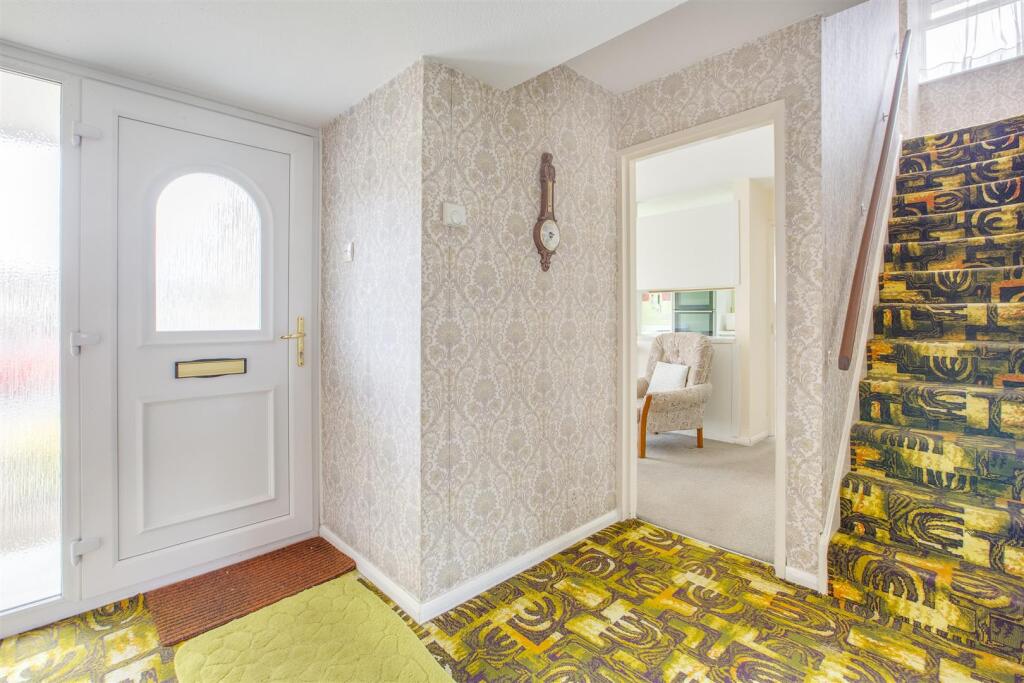 23 Dashfield Grove, Widmer End, HP15 6AJ-14.jpg