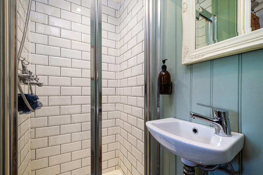 1440px-Halfboys-1...