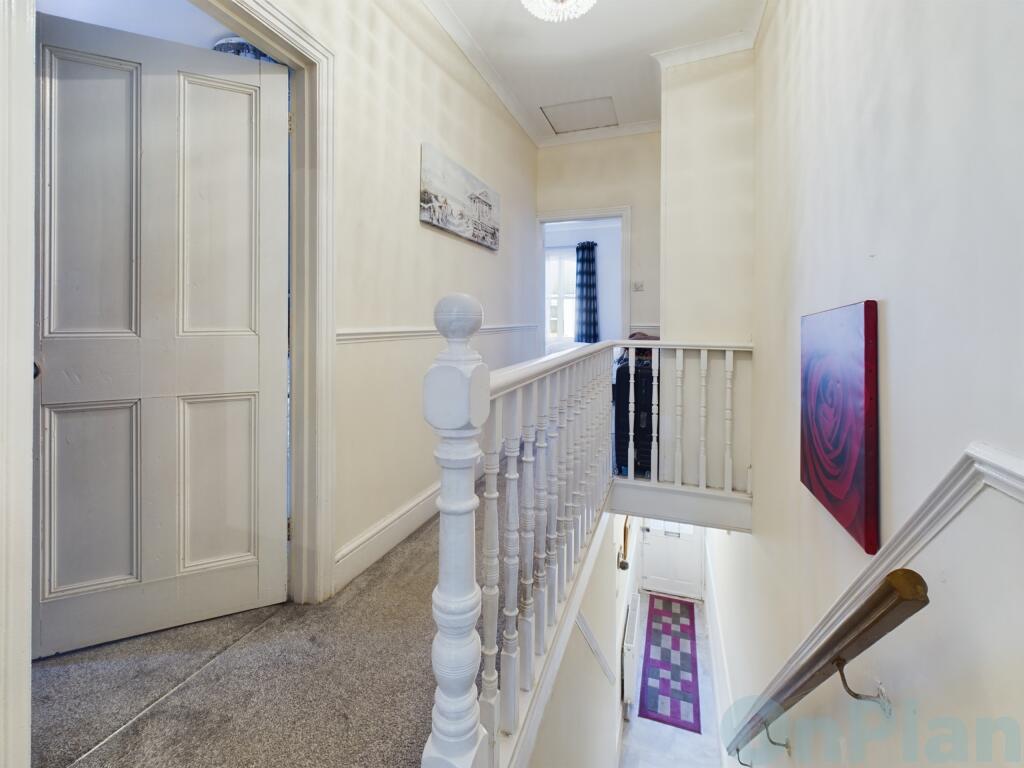 CAM04024G0-PR0017-STILL007