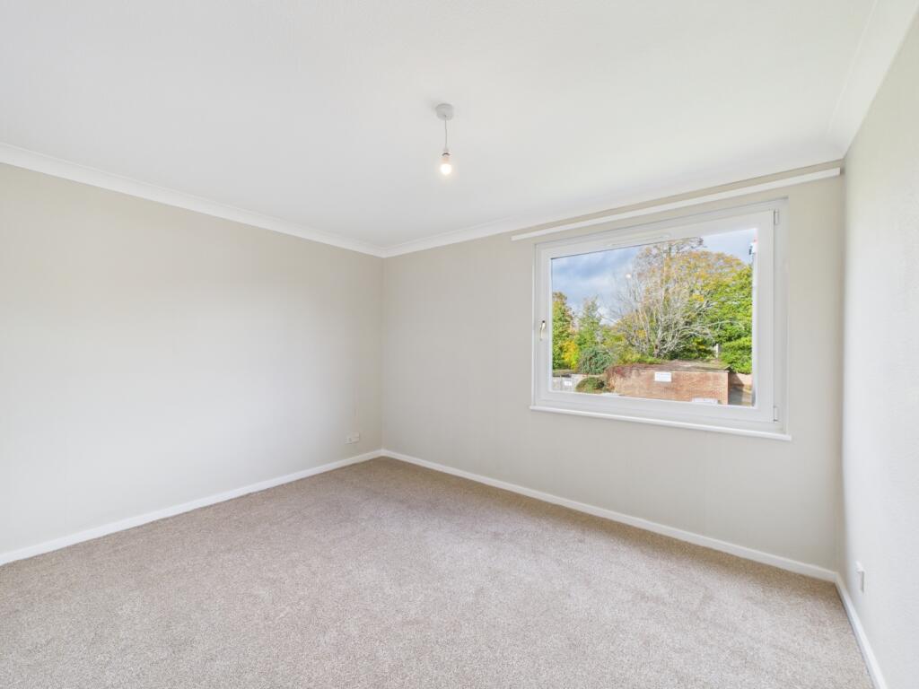 CAM02023G0-PR0176-STILL011