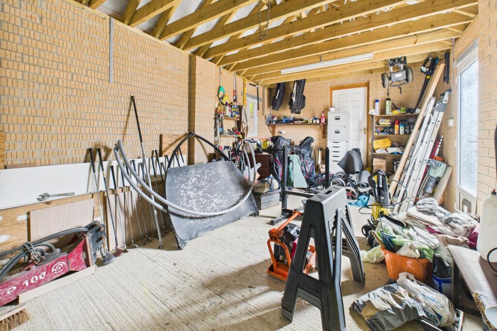 CAM02545G0-PR0450-STILL018