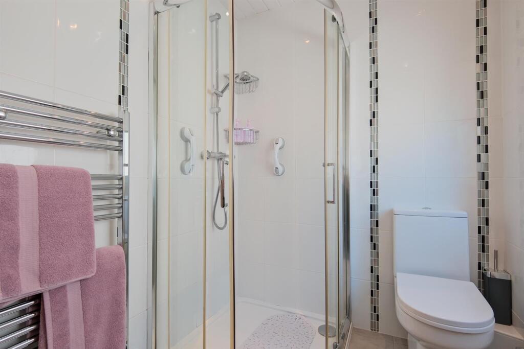 041-11 Whiteshaw Avenue, Carluke, ML8 5DF.jpg