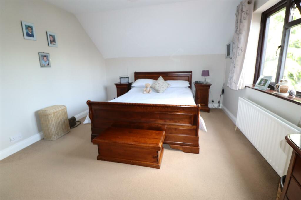 Bedroom 1 (3).JPG