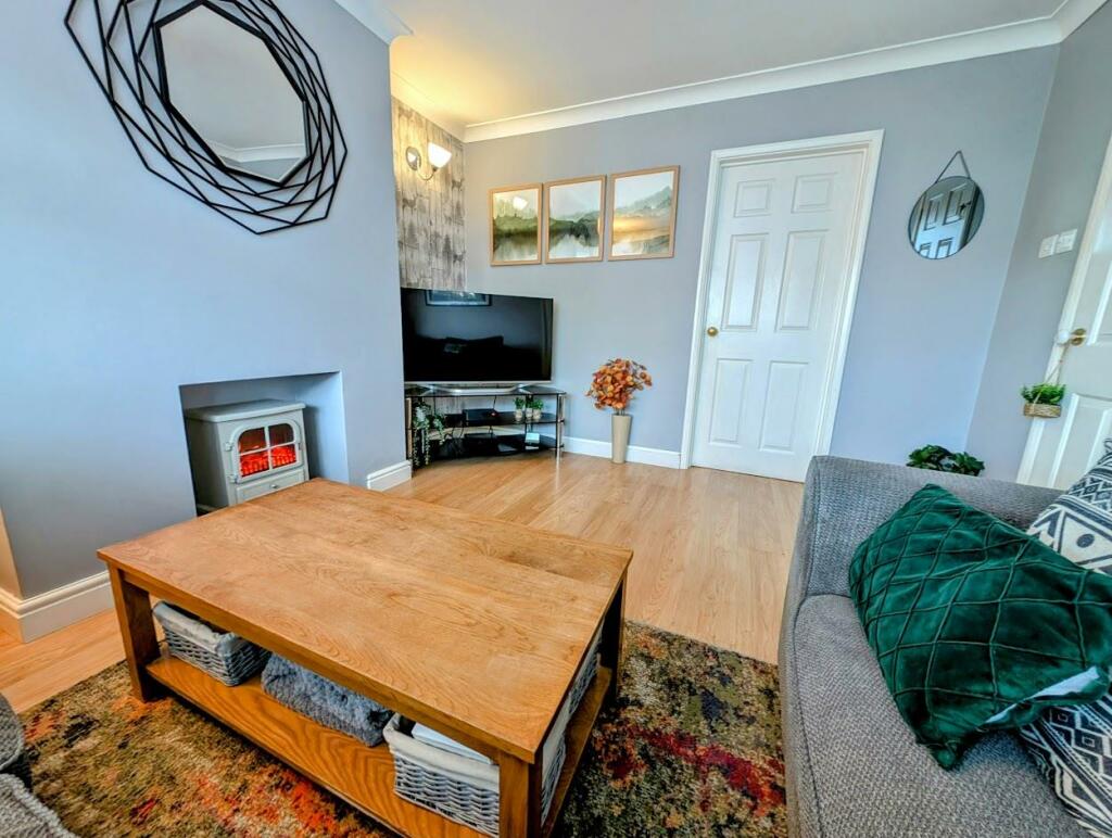 66 Merlin Way lounge3.jpg