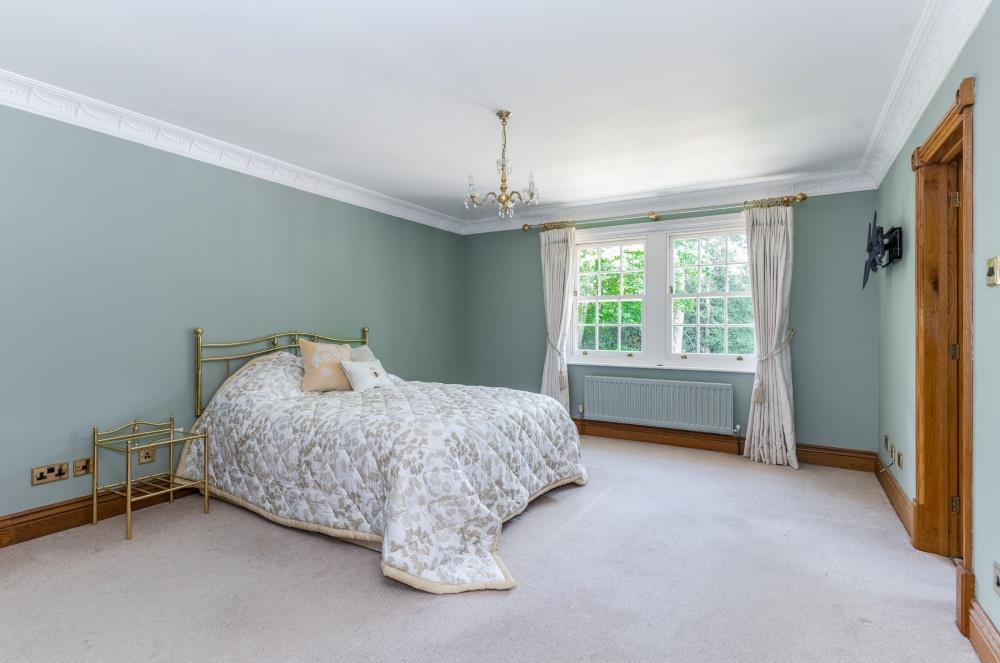 Bedroom 1.jpg