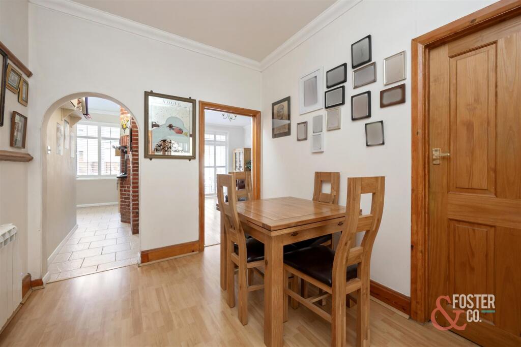 Montefiore Road, 32-013.jpg
