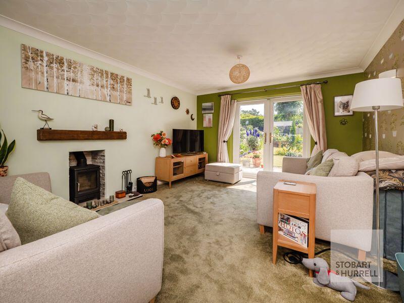 Lounge To Garden