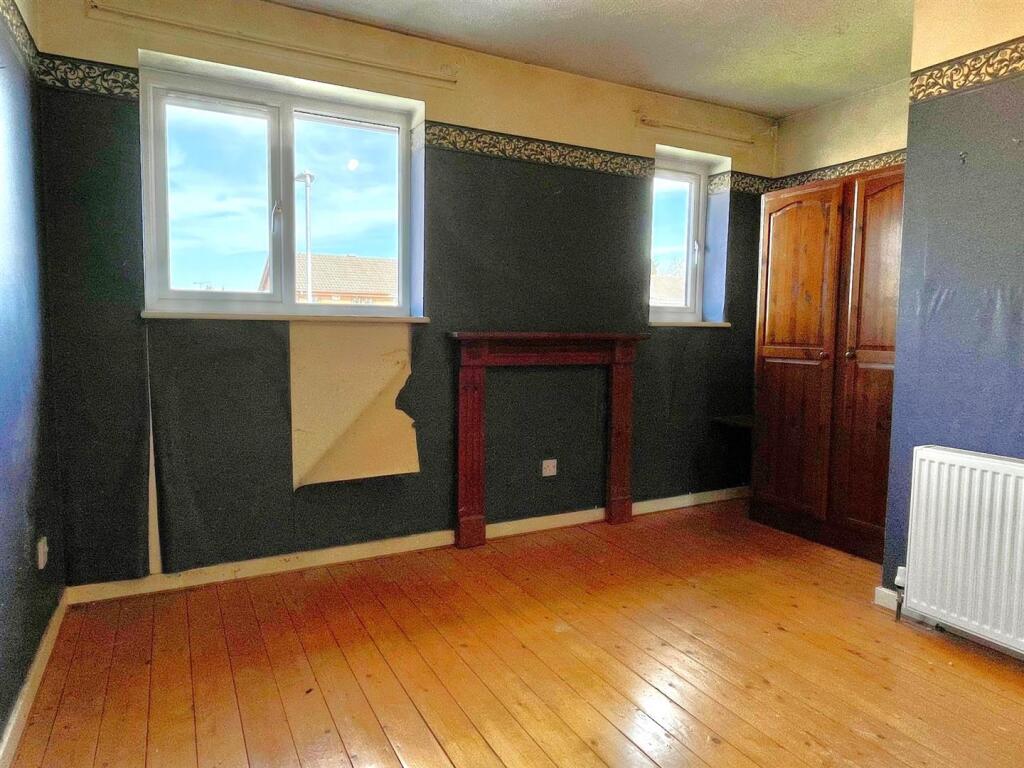 FIRST FLOOR LANDING