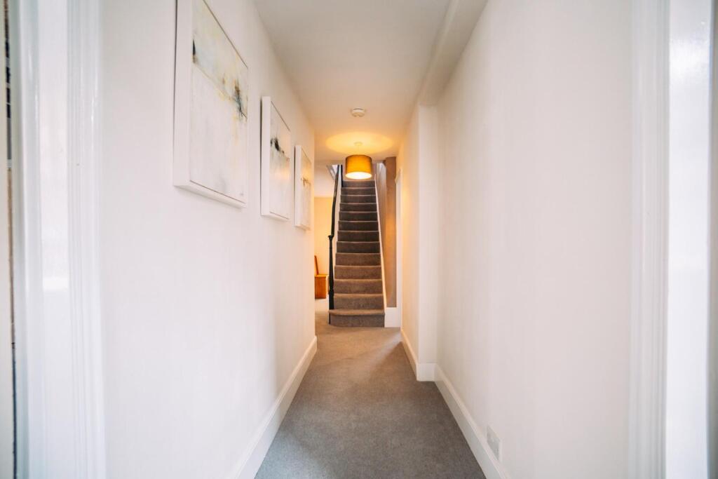 14 Guildhall Street [Entrance Hall].jpg