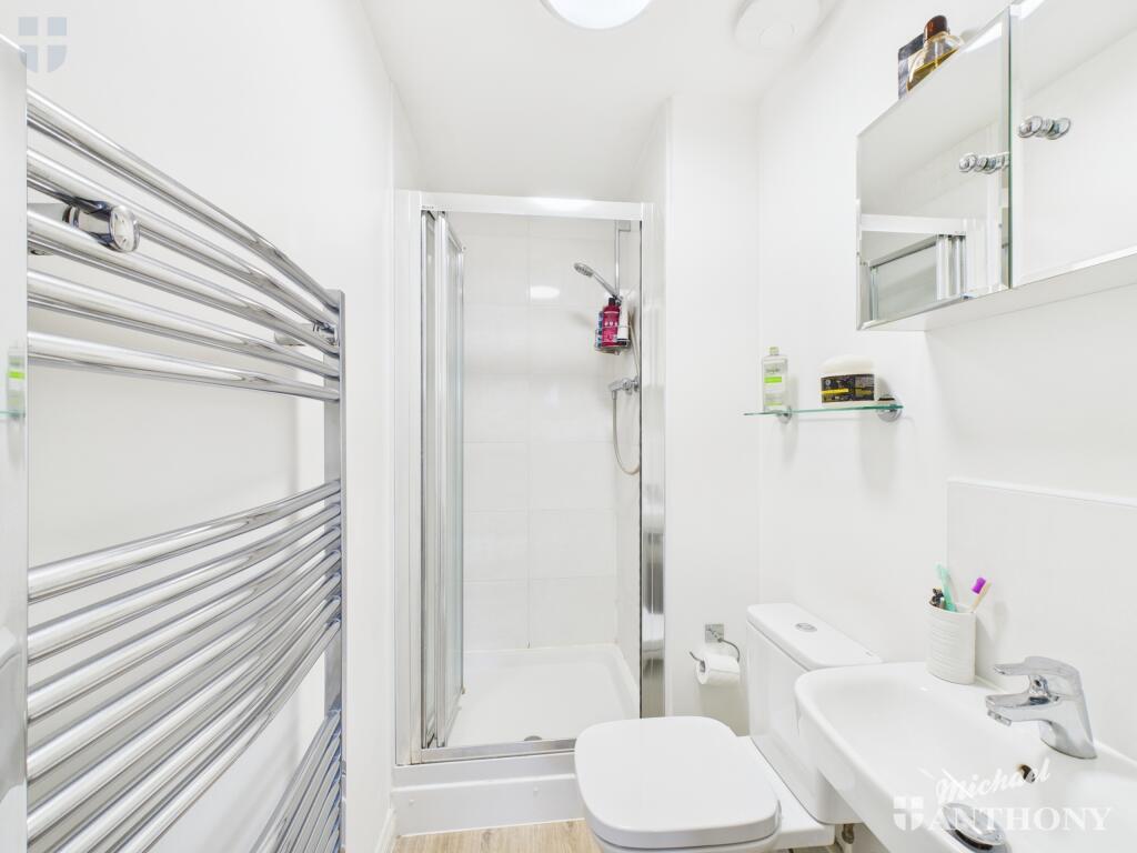 CAM03218G0-PR0613-STILL012