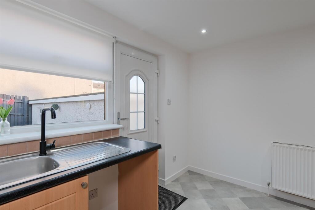 024-88 Currieside Avenue , Shotts , ML7 5RN.jpg