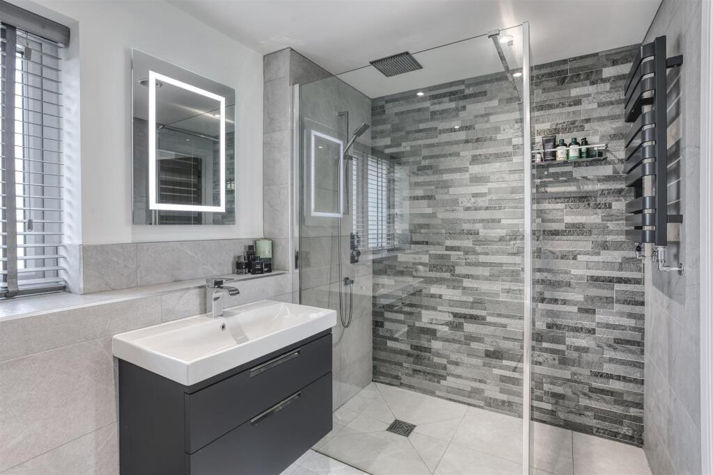 En-Suite Bathroom