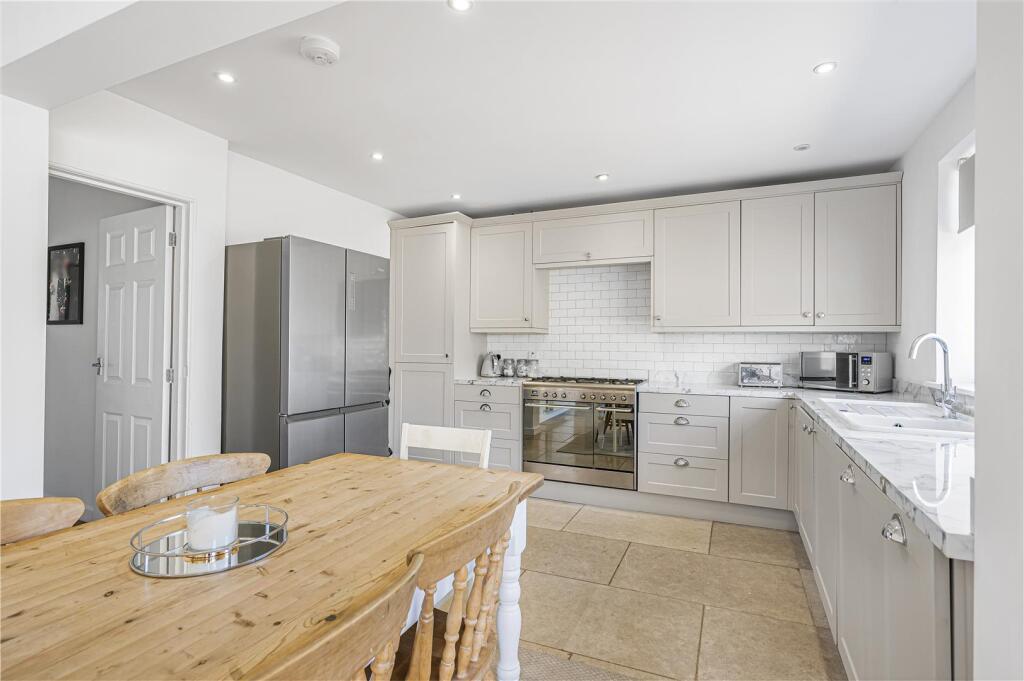 Kitchen/ Dining Room