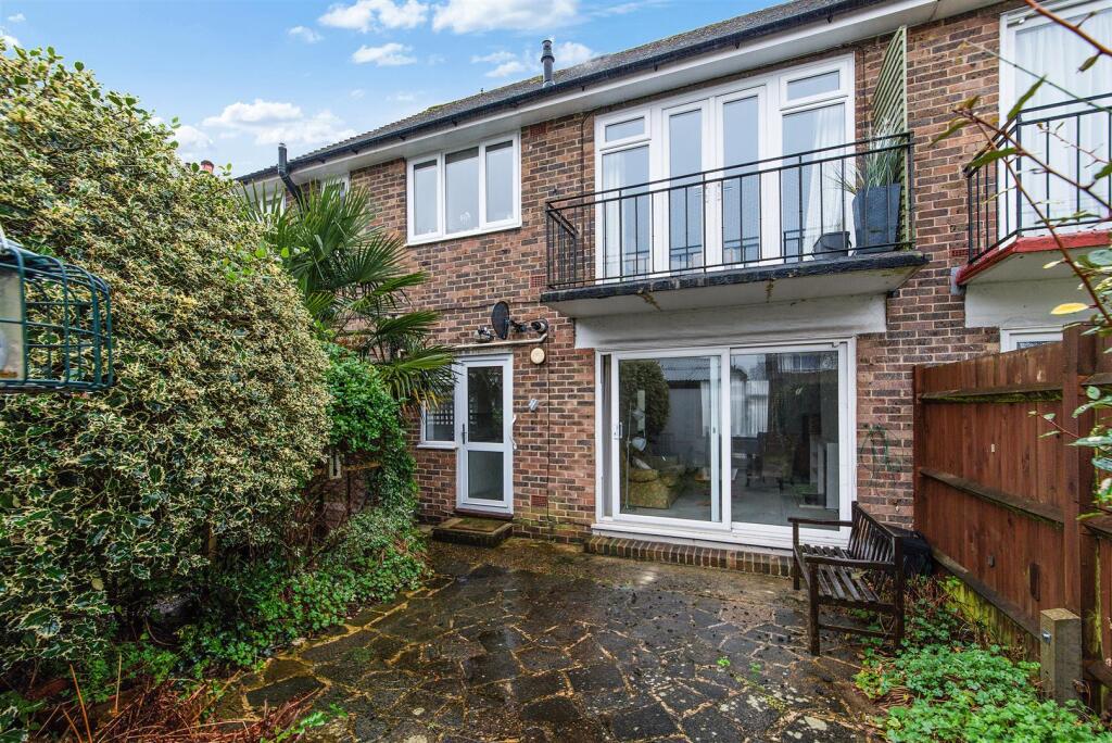 COURTLANDS CRESENT,37- (20).jpg