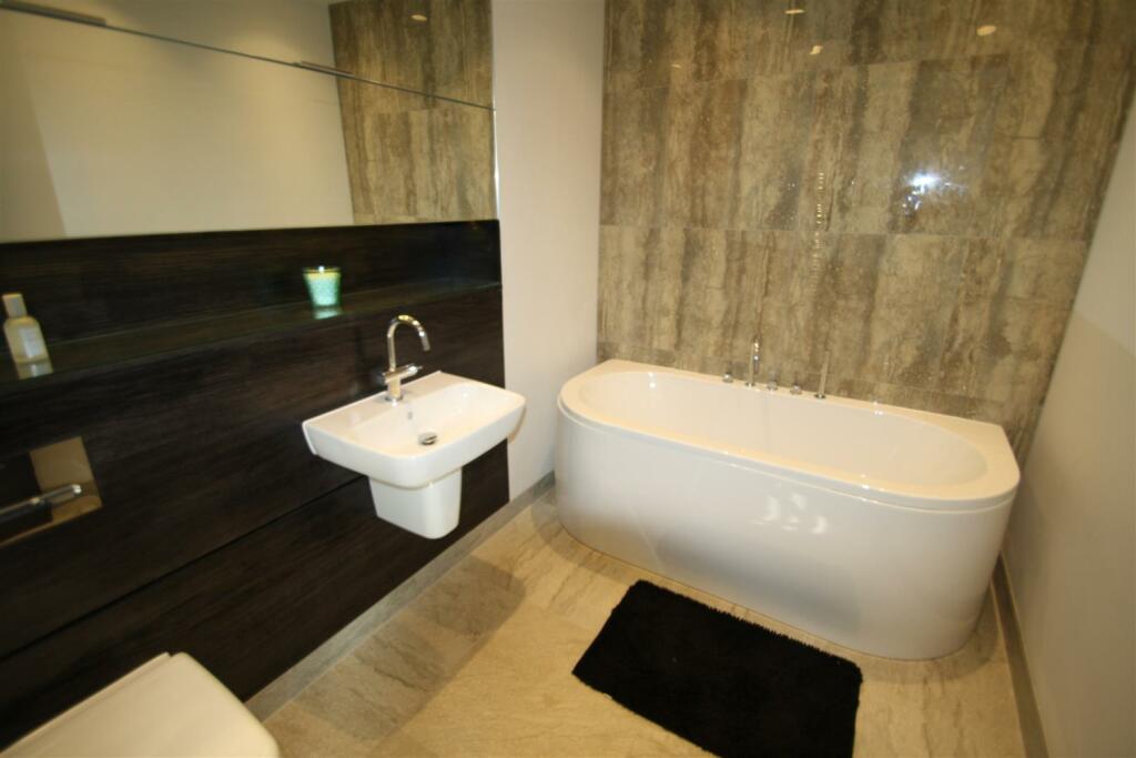 EN SUITE BATHROOM