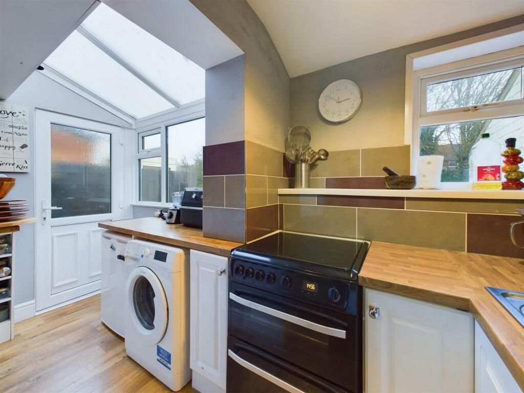 Kitchen: