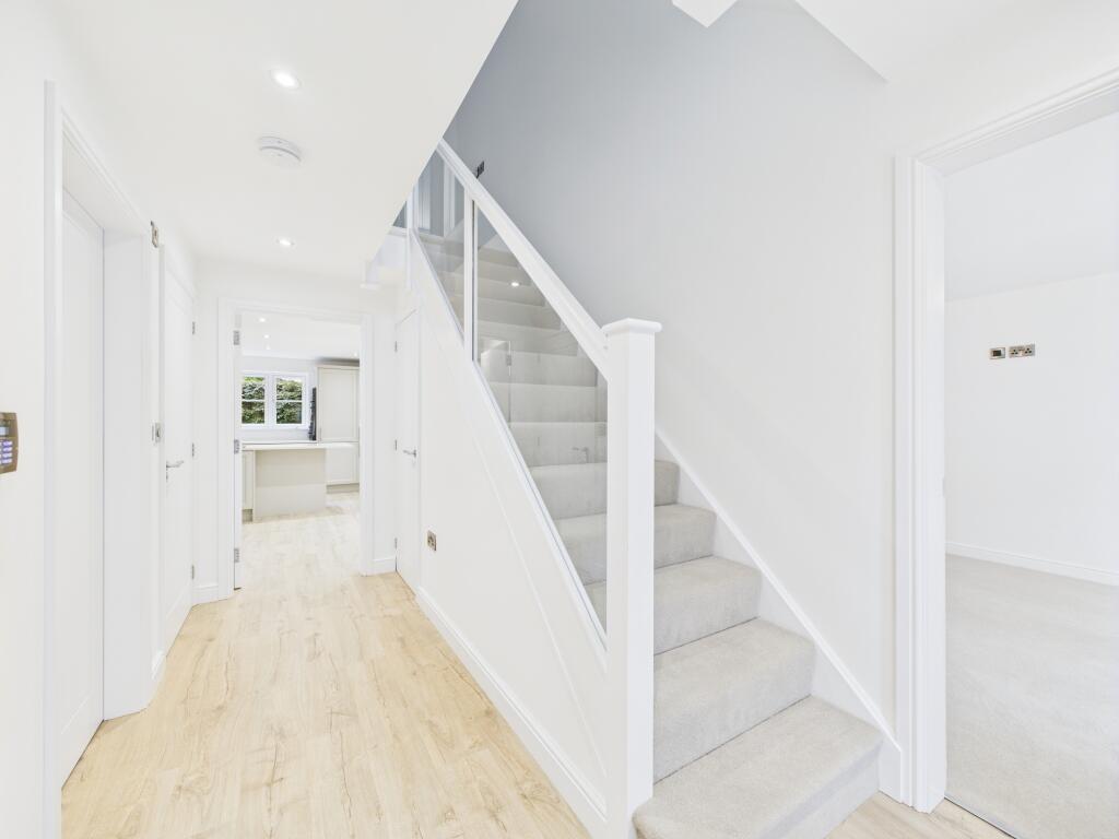 CAM04825G0-PR0117-STILL001