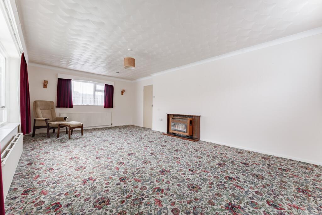 12-18 Bracken Ave Overstrand-12 T202503271018.jpg