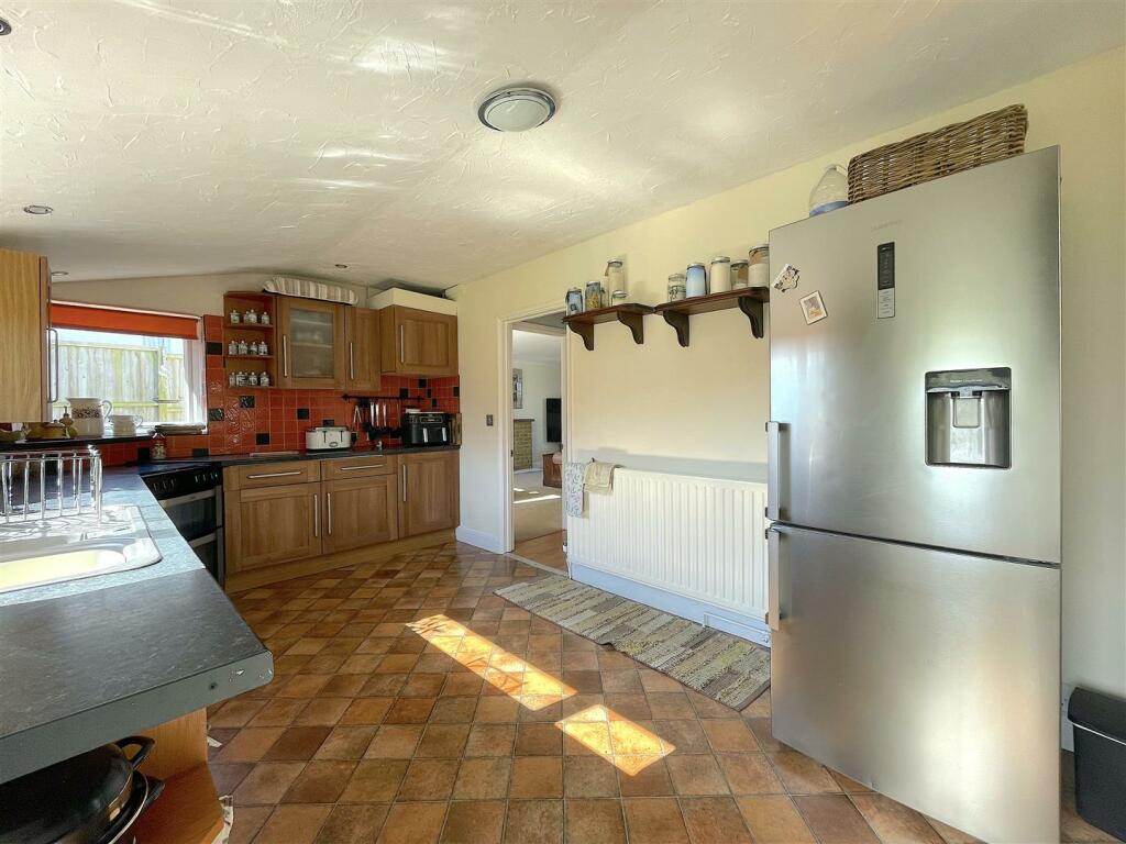 Kitchen (2).jpeg