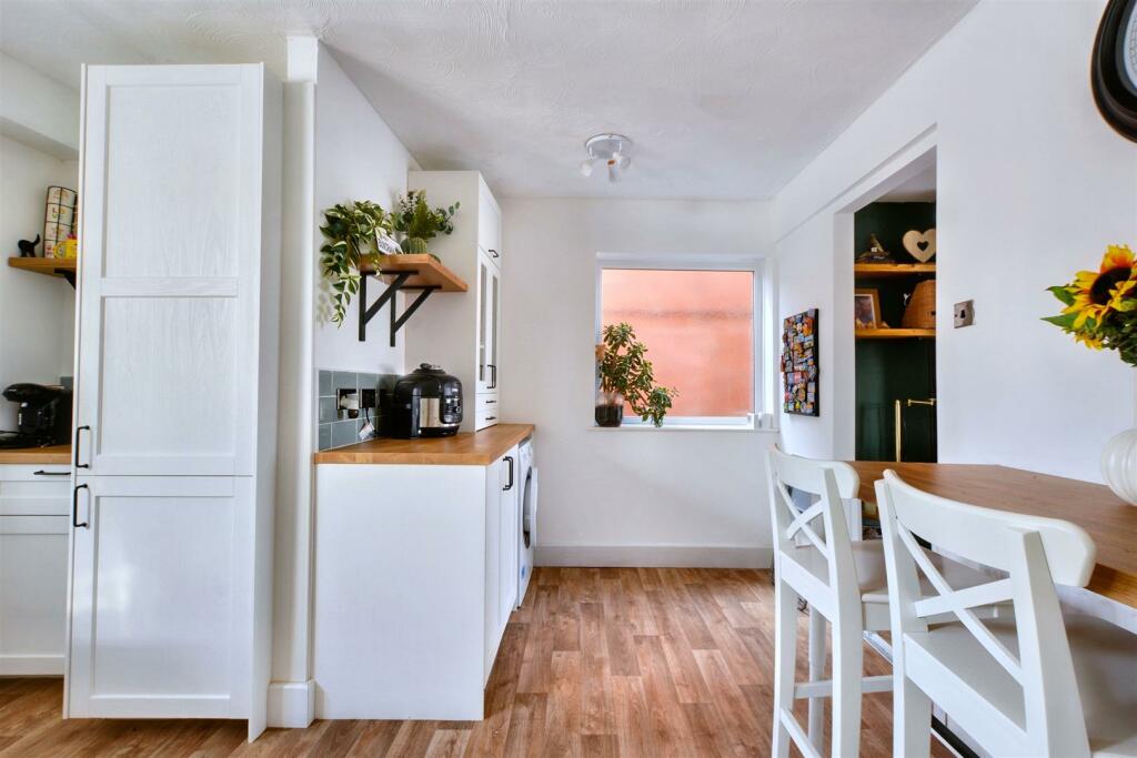 Kitchen_4.jpeg
