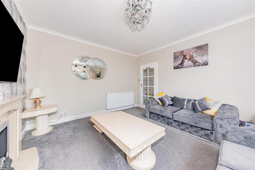 13 Lowson Avenue Forfar-2.JPG