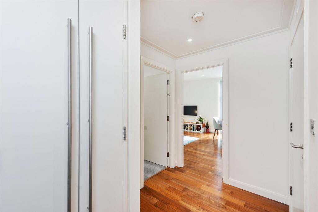 1302202513_REL_92 Discovery Dock Apartments West 2