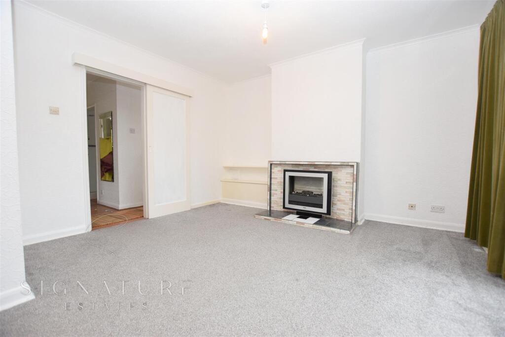 Living Room 3 (3).jpg