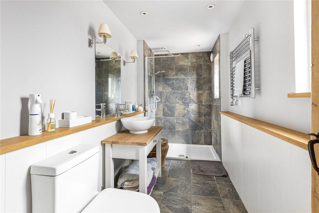 En Suite Shower Rm