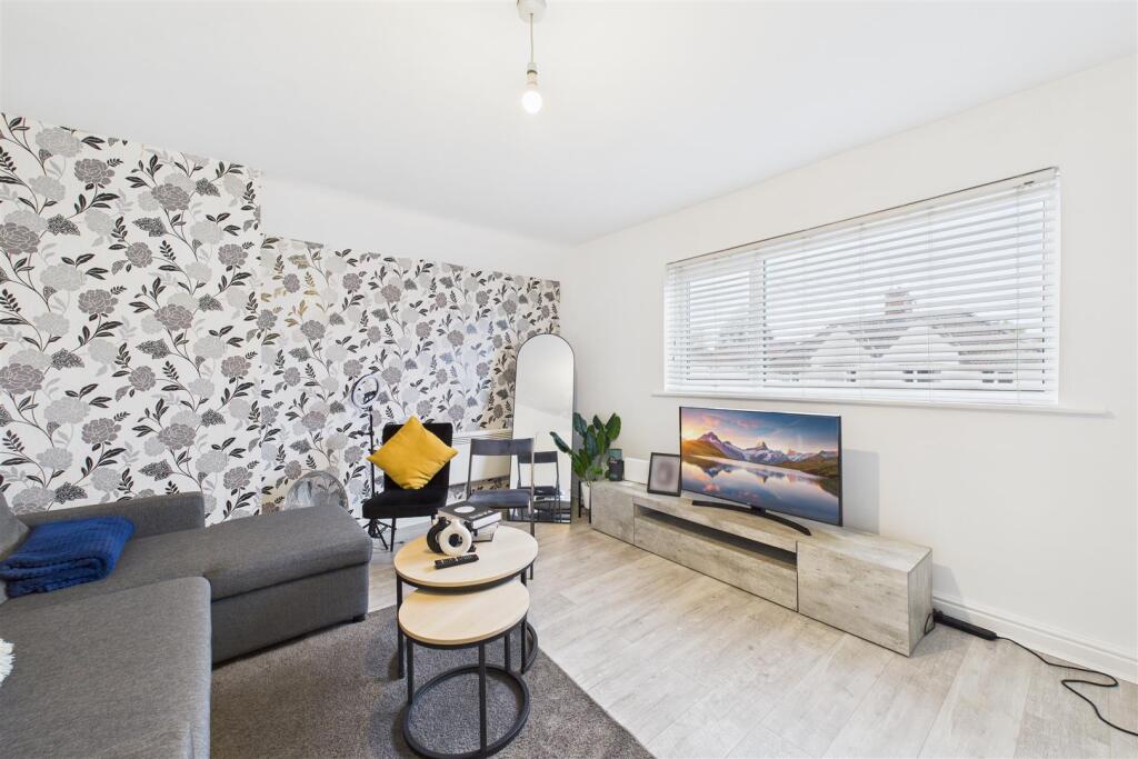 194, Ilminster Avenue Bristol, BS4 1BY | Hollis Mo