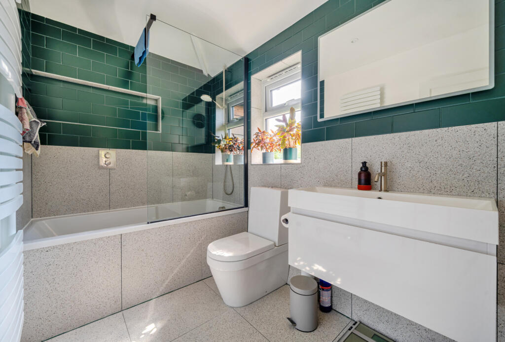 1298936-2-682e1a4...