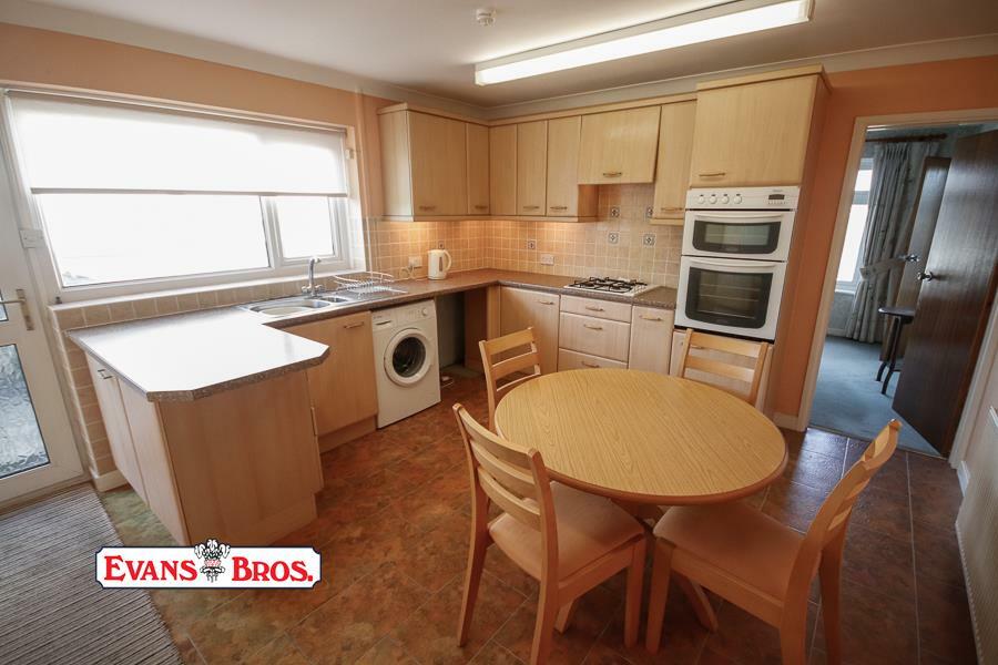FITTED KITCHEN / BREAKFAST ROOM