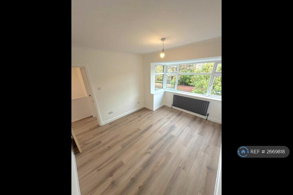 Front Facing Double Bedroom 