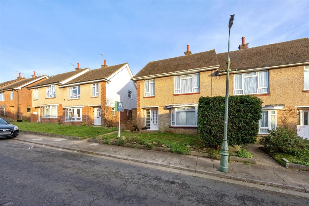 Chichester Close 21 THE FRONT.jpeg