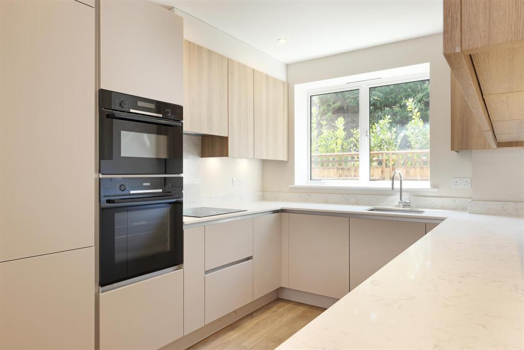 1-CobhamRd-Apt-2-Kitchen-7654.jpg