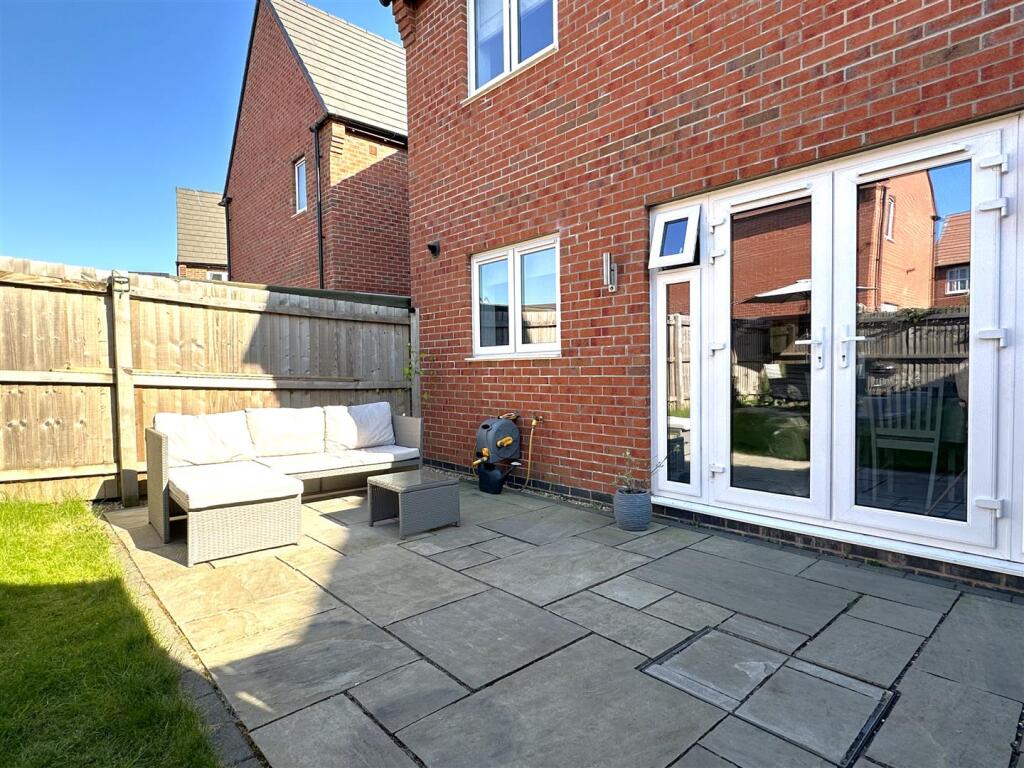 Paved Outdoor Entertainment Space 044