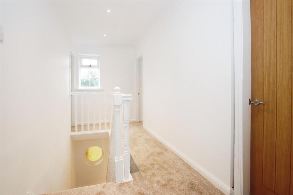 FIRST FLOOR LANDING