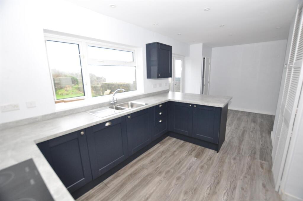 Open-Plan Kitchen / Dining Room