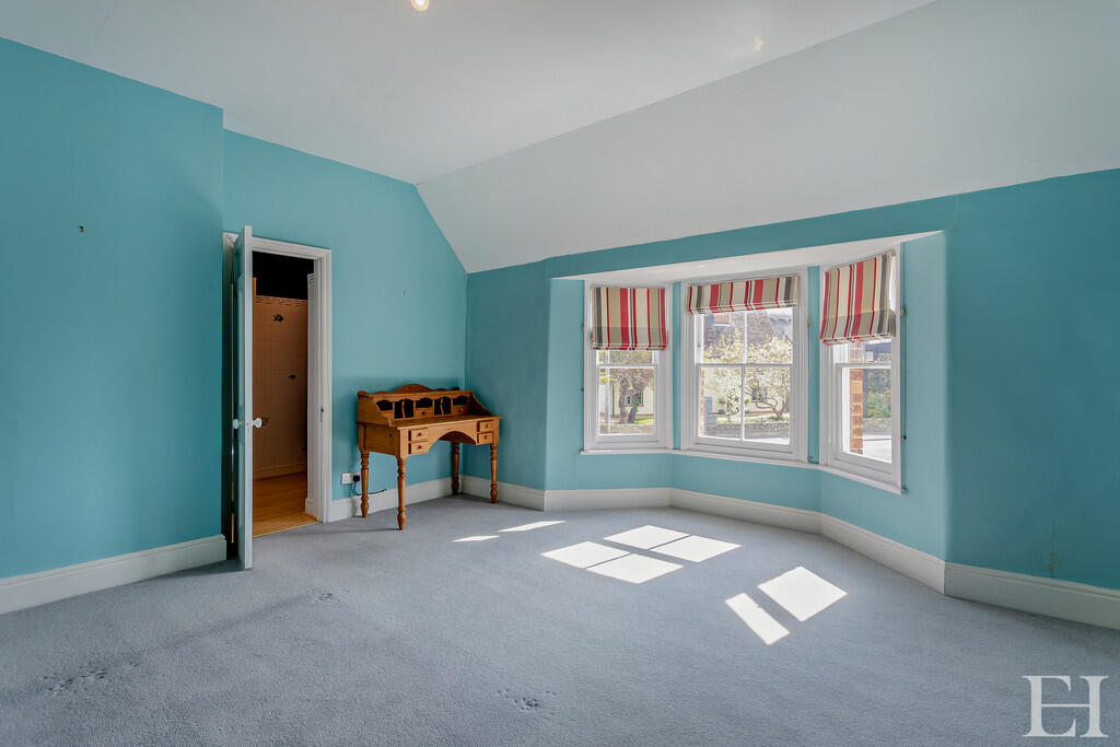 8642632-interiorW...