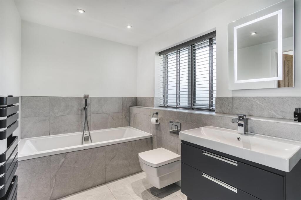 En-Suite Bathroom