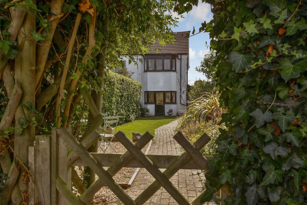 Front External Lifestyle Photograph Web