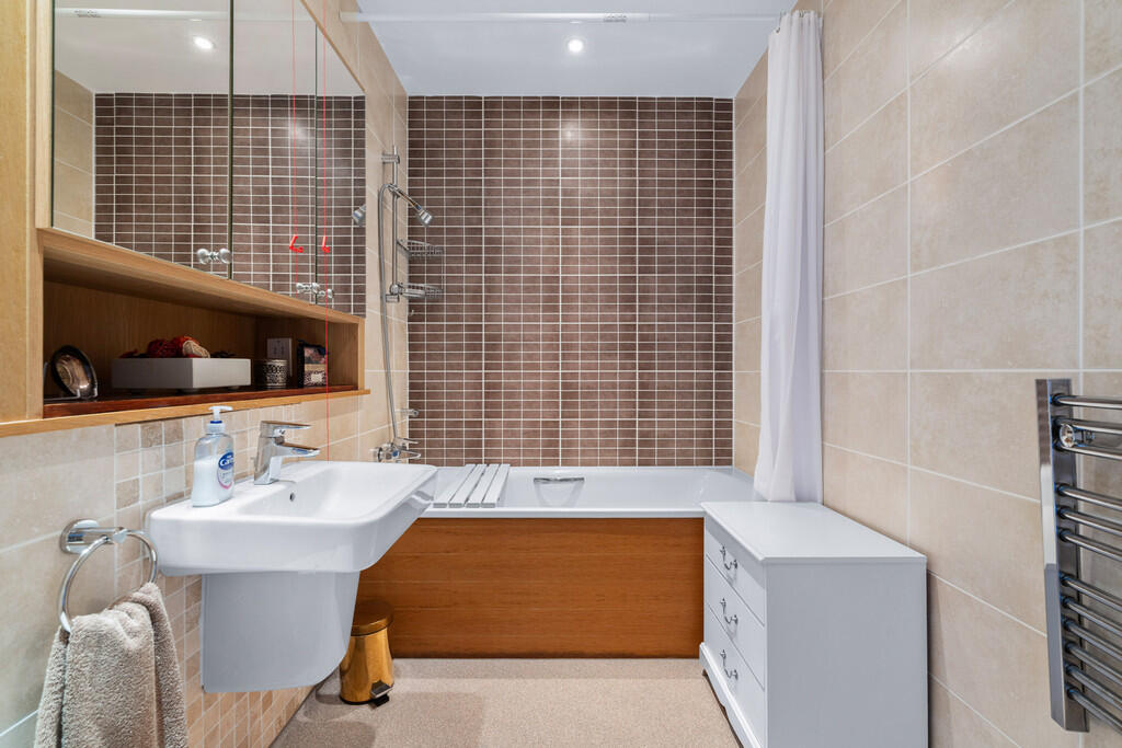 Apartment 22, Bou...