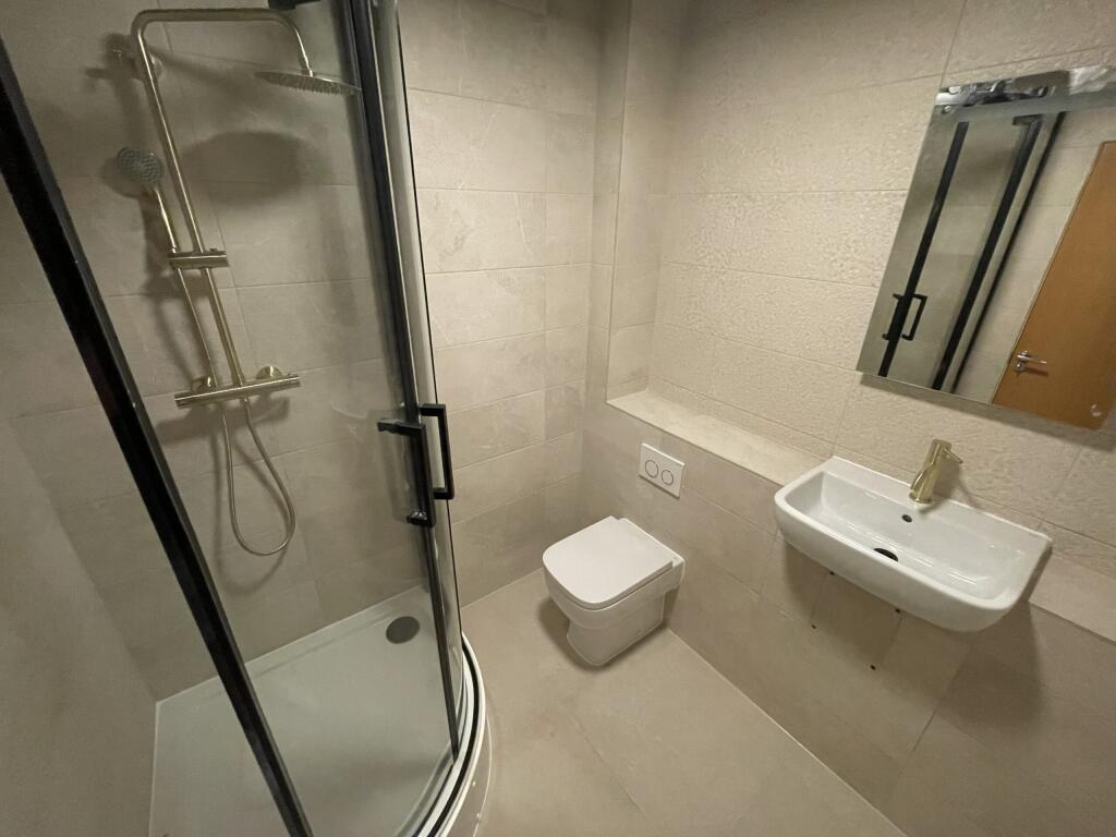17 RIverside Drive - Bathroom(3).jpeg