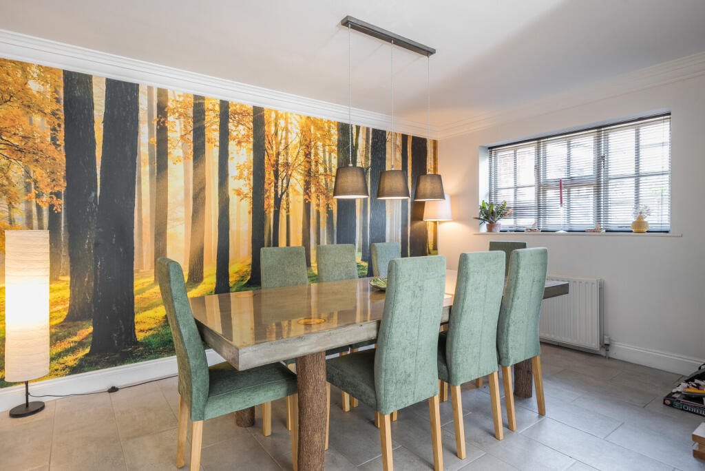 15-681a384f65345-...