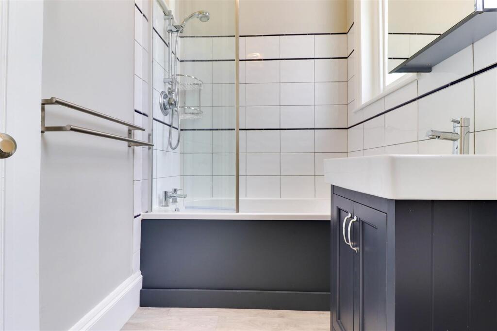 Bathroom 1.2.jpg