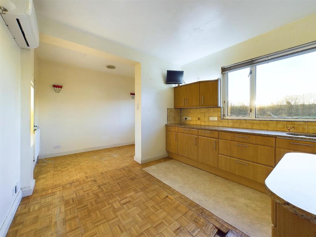 24 - Detached House for Auction, Sea Mills.jpg