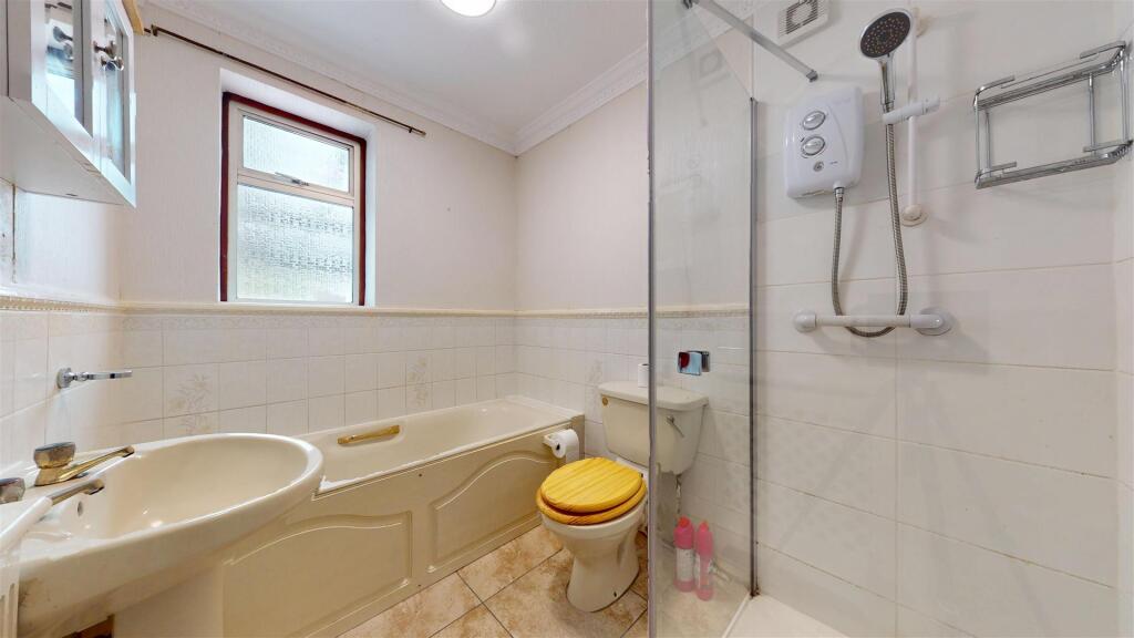 Humber Crescent Bathroom