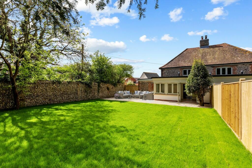 4 Courtwick Park ...