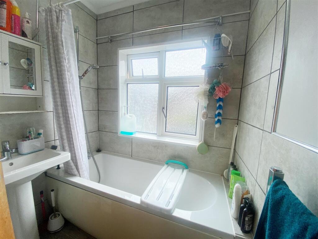 27 Belmont Road, Rugby (16).jpeg