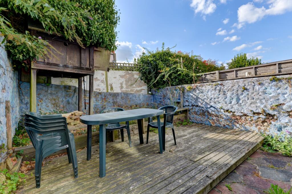 103 Whippingham Road Outside Area (2)